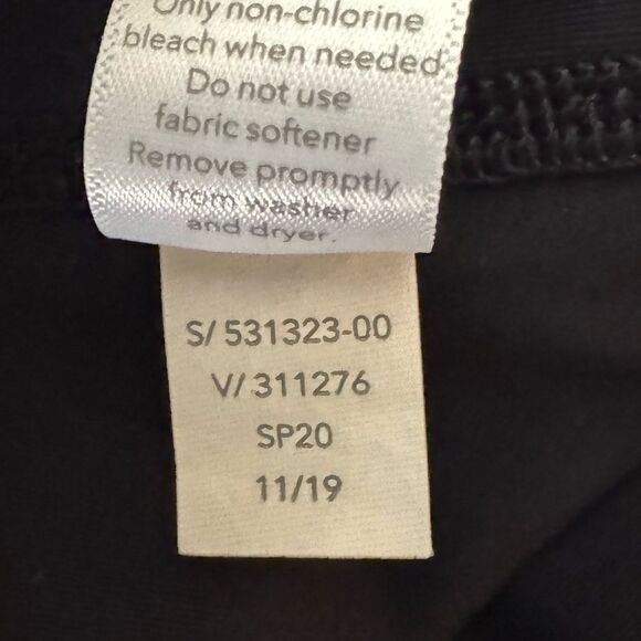 Athleta Ultimate Stash Pocket 9” Short Leggings Size XS - Picture 8 of 8